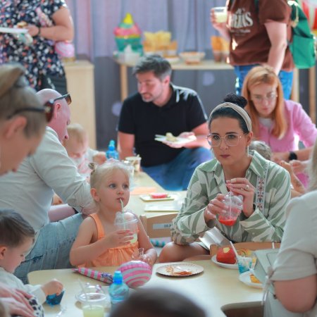 Rodzinne świętowanie w Rzekuniu – Żłobek Samorządowy pełen radości i wzruszeń [ZDJĘCIA]