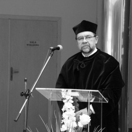 Zmarł prof. Krzysztof Rączka, wieloletni wykładowca WSAP w Ostrołęce