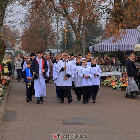 Wszystkich Świętych 2025. Procesja, msze, różaniec. Harmonogram nabożeństw