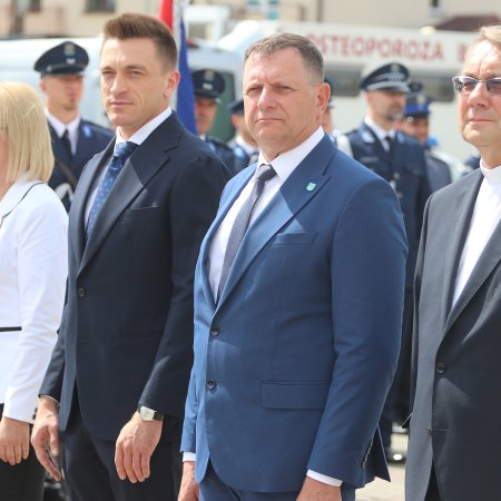 Cztery medale za zasługi dla Policji. Wśród wyróżnionych wójtowie i ksiądz