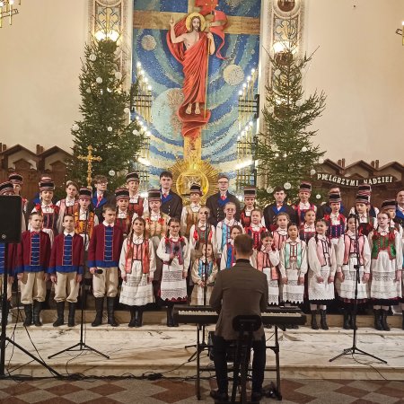 Koncert Kolęd Zespołu Pieśni i Tańca „Kurpie” w Parafii pw. Zbawiciela Świata