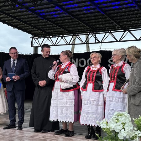 Noc Świętojańska w Nowogrodzie: Wybory Miss Senior i Medal Gloria Artis dla twórczyni ludowej z Ostrołęki [ZDJĘCIA]