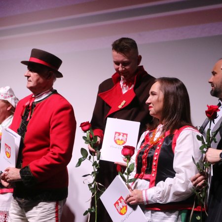 Uroczysta część sesji. Starosta nagrodził za sport i kulturę [WIDEO, ZDJĘCIA]