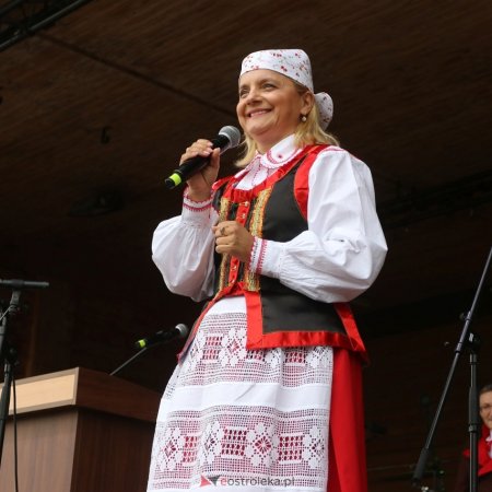 Kurator oświaty zaskoczyła na Miodobraniu Kurpiowskim. "Nie jestem przebierańcem"