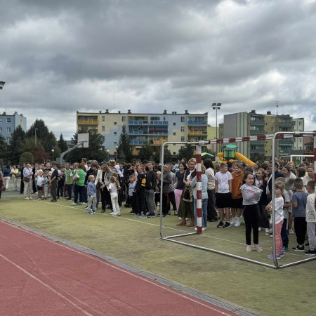 Próbne ewakuacje w ostrołęckich szkołach. Dlaczego są ważne?