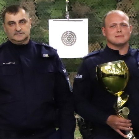 Komendant osobiście na strzelnicy! Ostrołęcka policja z sukcesem w zawodach