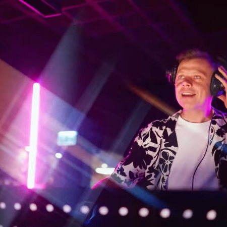"Labu dibu" to będzie szlagier lata? Jacek Gwiazda wypuszcza wakacyjny hit disco polo [WIDEO]