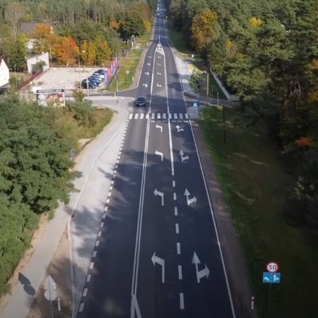 Koniec remontu na trasie Ostrołęka – Łomża. Droga 760 jest bezpieczniejsza i komfortowa. Skorzystali mieszkańcy i kierowcy [WIDEO]