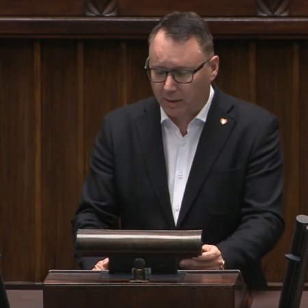 Skrócony czas pracy? Poseł Mariusz Popielarz z serią pytań w Sejmie [WIDEO]