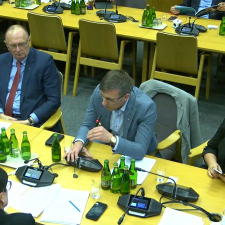 Poseł Grabowski o oszustwach "na wnuczka". Minister Kotula odpowiada. "Zgadzam się" [WIDEO]