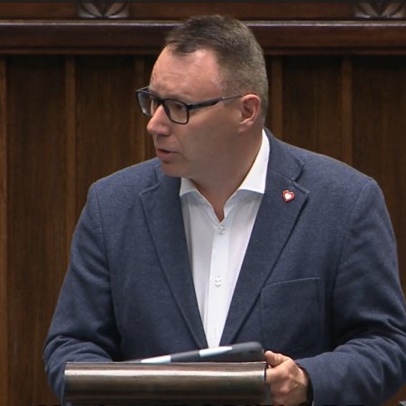 Popielarz starł się w Sejmie z posłem PiS. "Ja chcę powiedzieć jako ostrołęczanin..." [WIDEO]