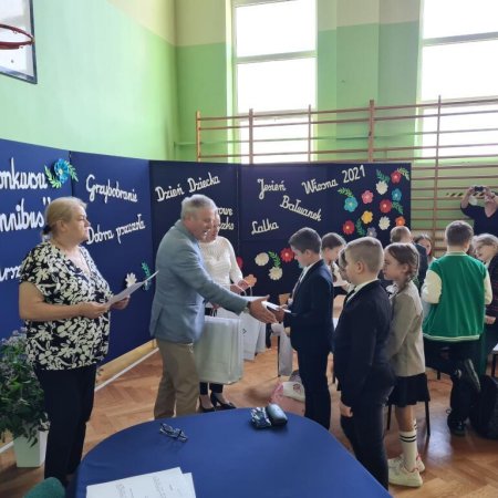 „Bajkowy Omnibus” po raz 20. – święto czytelnictwa w Wykrocie [ZDJĘCIA]