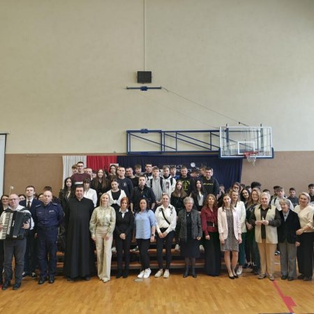Strzelcy Kurpiowscy w sercach młodych – uroczysta rocznica w Zespole Szkół Powiatowych w Kadzidle [ZDJĘCIA]