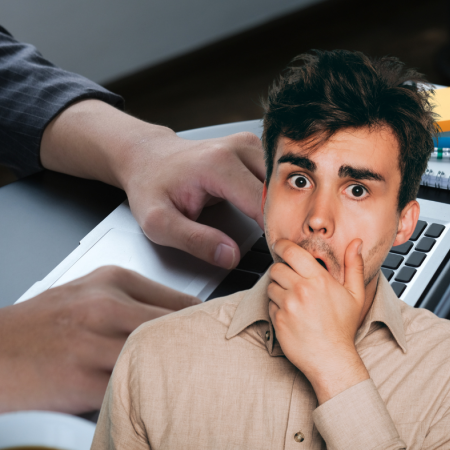 Poznał "atrakcyjną kobietę" w internecie. Teraz szantażują go nagraniem z seks-czatu