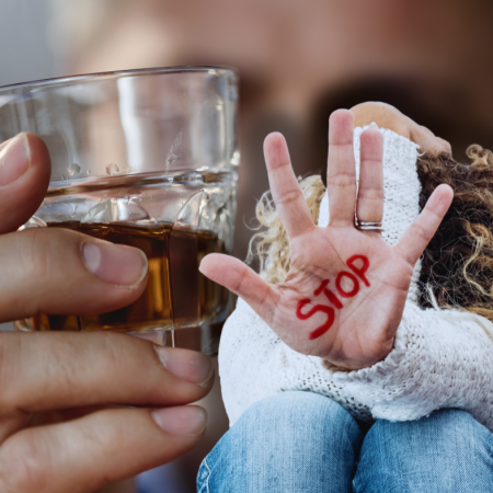 Mniej rodzin z problemami alkoholowymi, więcej pieniędzy na walkę z uzależnieniem