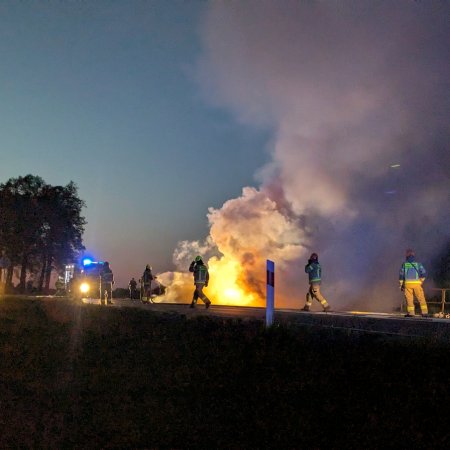 Pożar auta w Łodziskach. Pasażerowie w porę uciekli [WIDEO, ZDJĘCIA]