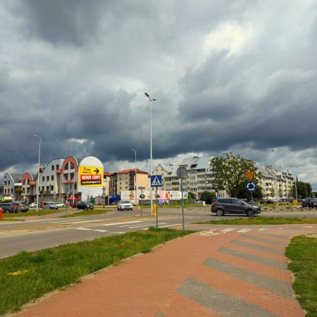 Burze nadchodzą do Ostrołęki i powiatu ostrołęckiego – możliwe utrudnienia i straty