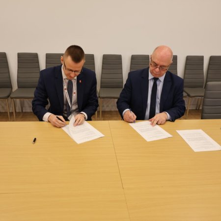 Niemal 300 tysięcy złotych dla strażaków ochotników. Powiat Ostrołęcki wspiera OSP [ZDJĘCIA]