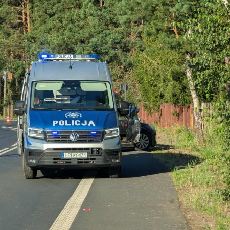 Manewr skrętu zakończył się kolizją. Kierowca ukarany mandatem