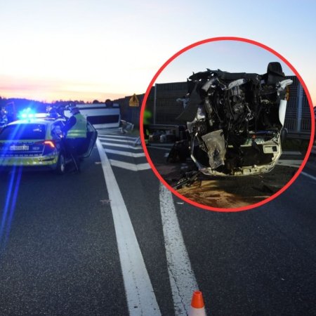 Groźny wypadek na S8. Dachował bus z 7 osobami na pokładzie [ZDJĘCIA]