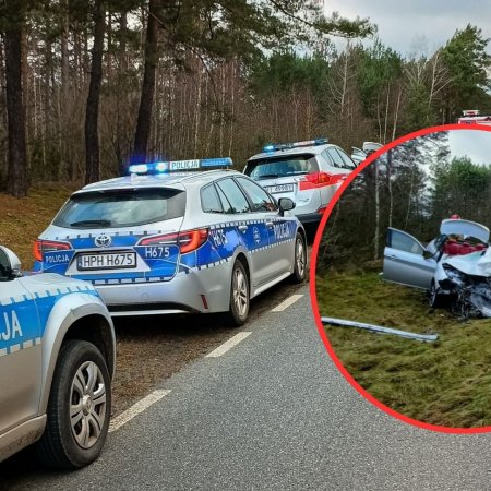 Wypadek na DK60. Czołowe zderzenie osobówki z ciężarówką [ZDJĘCIA]