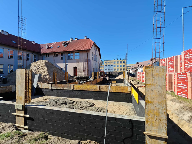 Nowa siedziba Poradni Psychologiczno-Pedagogicznej w Myszyńcu. Trwa rozbudowa ZSP za ponad 4 mln zł [ZDJĘCIA]