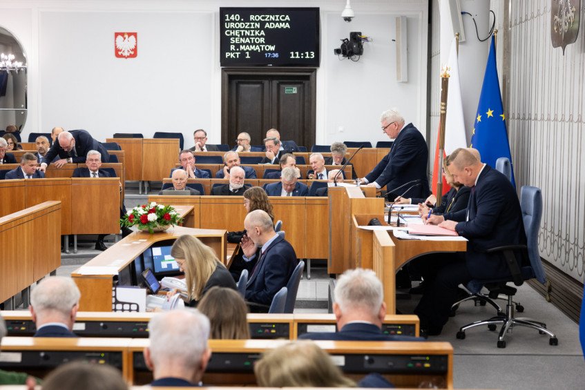 Senat uczcił 140. rocznicę urodzin Adama Chętnika. "Stanowi wzór, jak żyć i pracować dla wspólnoty"