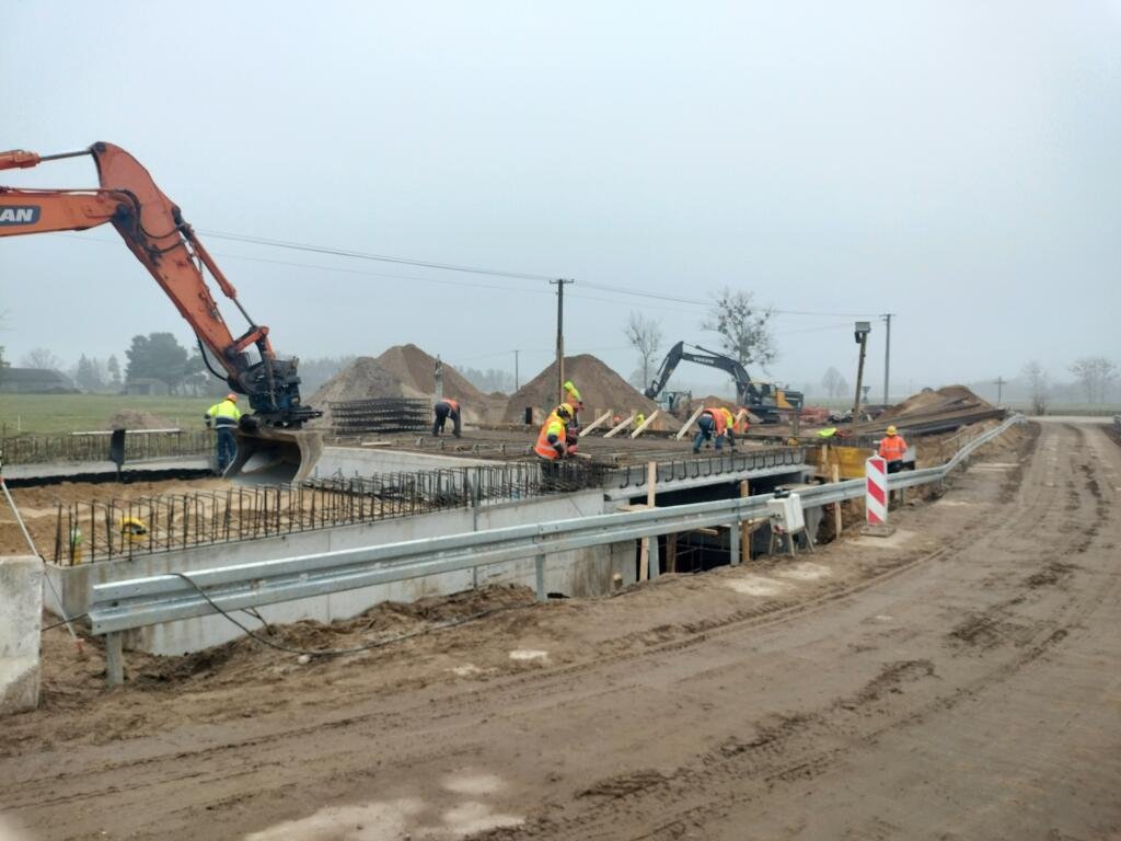 Postępy prac przy rozbudowie mostów i dróg powiatowych. Odbiór w miejscowości Ziomek [ZDJĘCIA]