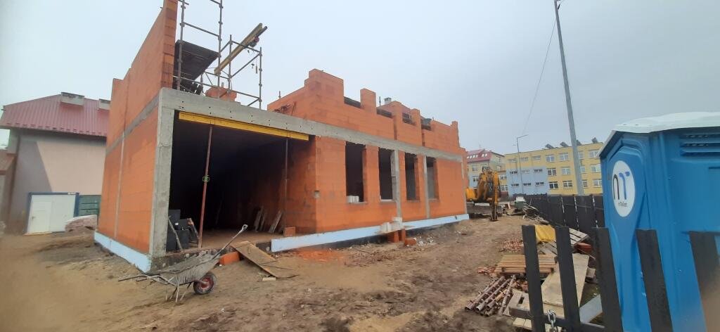 Ważny etap rozbudowy ZSP w Myszyńcu zakończony. Odbył się pierwszy odbiór prac przy nowej poradni [ZDJĘCIA]