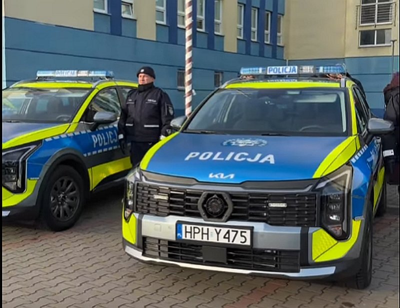 Nowe radiowozy dla ostrołęckiej policji. Flota powiększyła się o sześć pojazdów [WIDEO]