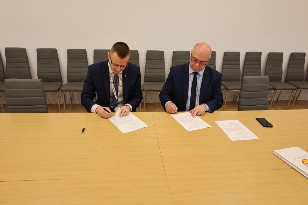 Niemal 300 tysięcy złotych dla strażaków ochotników. Powiat Ostrołęcki wspiera OSP [ZDJĘCIA]