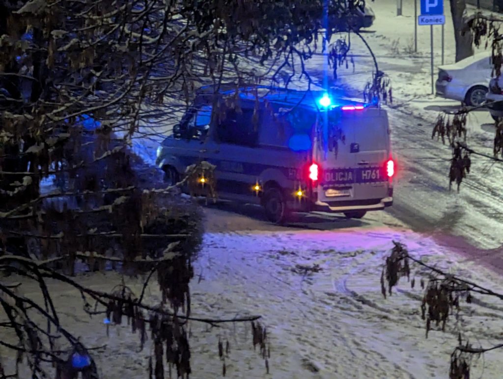 Młodzi ludzie zachowali się wzorowo. Policja: reagujcie na takie sytuacje [WIDEO]