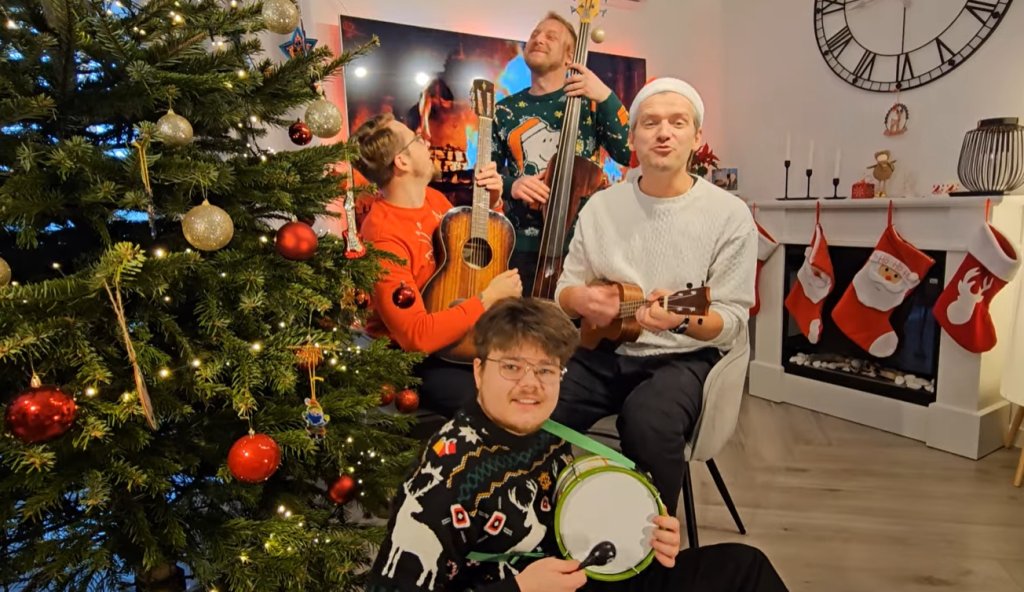 Kurpiowska kolęda w wyjątkowej aranżacji. ZOBACZ WIDEO