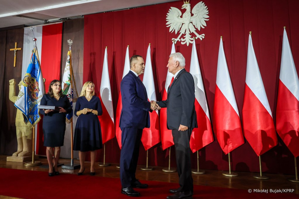 Order Orła Białego dla Krzysztofa Wyszkowskiego. Jego korzenie sięgają Ostrołęki [ZDJĘCIA]