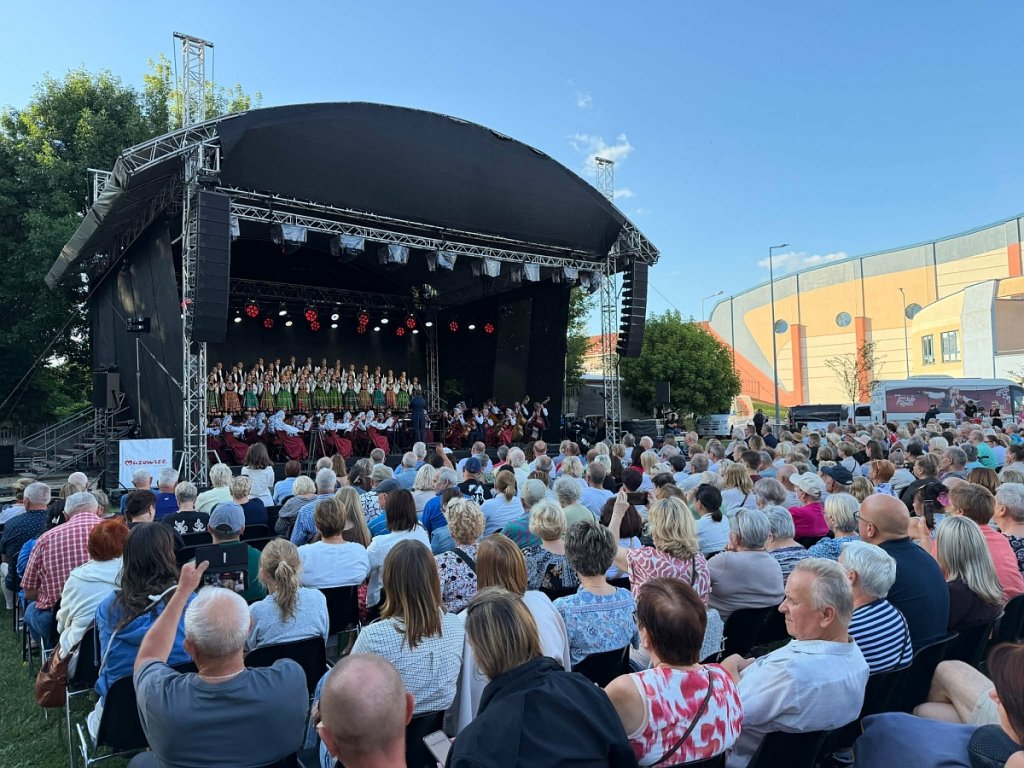 Niezapomniany koncert zespołu Mazowsze w Ostrowi Mazowieckiej [WIDEO, ZDJĘCIA]