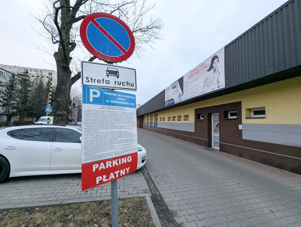 Parkujesz w tym miejscu w Ostrołęce? Lepiej pamiętaj o regulaminie