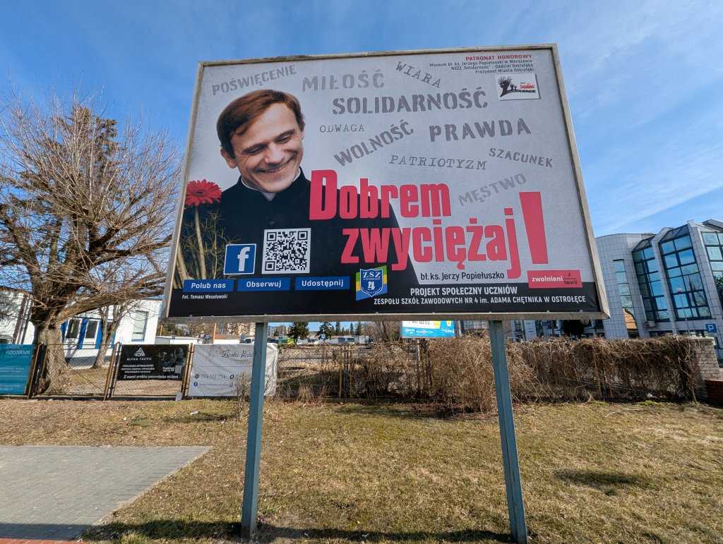 Mijasz go codziennie przy dworcu. "Dobrem zwyciężaj!" [WIDEO]