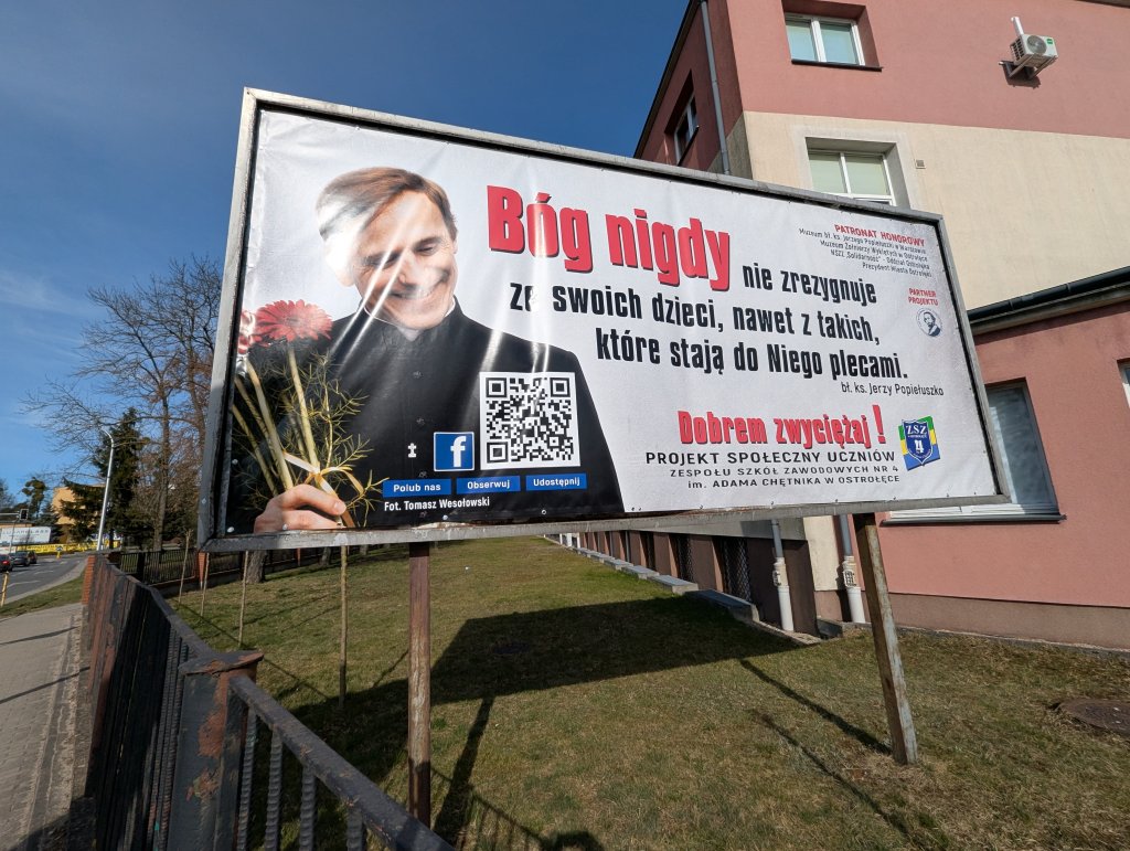 Ksiądz Popiełuszko na kolejnym billboardzie w Ostrołęce. Z ważnym przesłaniem [WIDEO, ZDJĘCIA]