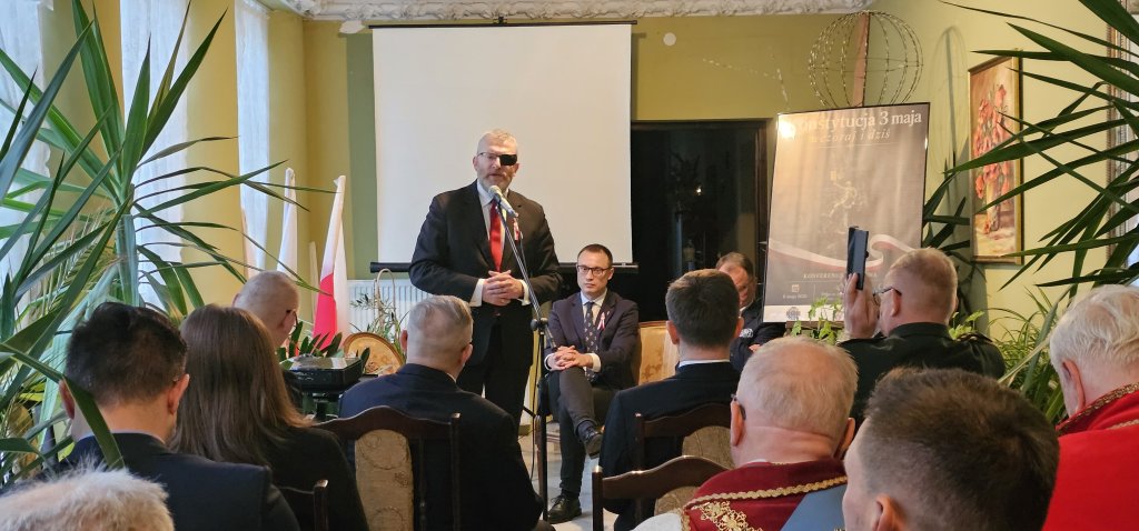Politycy i historycy w pałacu w Szczawinie. Wśród gości Grzegorz Braun [ZDJĘCIA]
