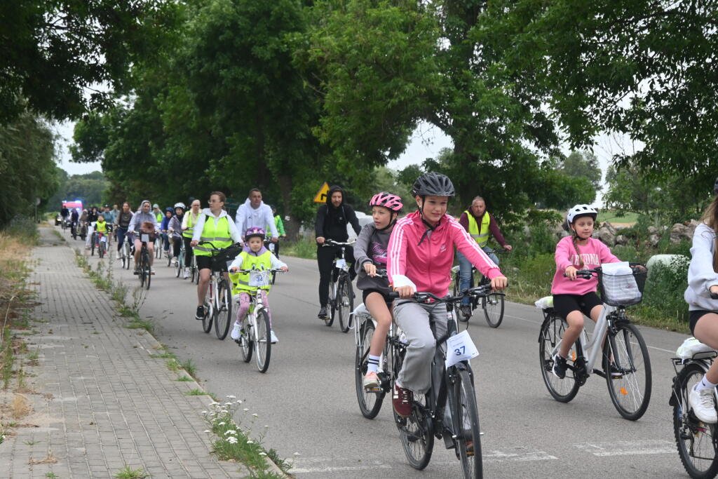 Około 100 rowerzystów na trasie. XII Rodzinny Rajd w Czerwinie [ZDJĘCIA]