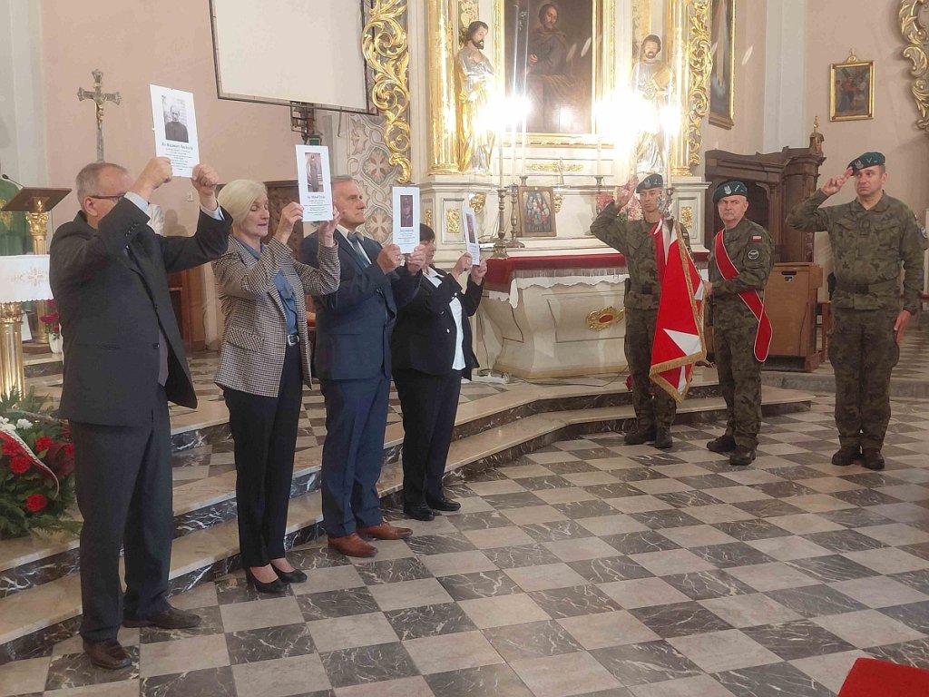 Pamięć o nich nie zginęła. Czerwin oddał hołd ofiarom zbrodni katyńskiej [ZDJĘCIA]