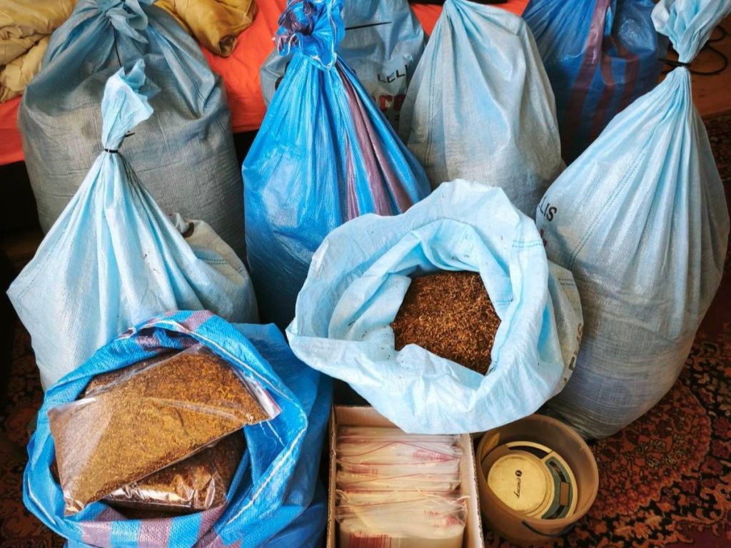 Uderzenie w tytoniowe podziemie. Policja rozbiła zorganizowaną grupę przestępczą w Ostrołęce [ZDJĘCIA]