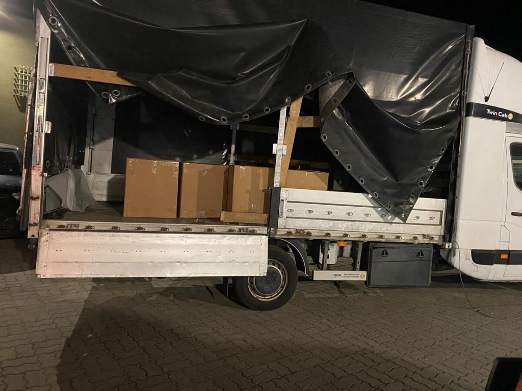 Papierosy warte miliony i siedem osób zatrzymanych. Potężny cios w nielegalny biznes [ZDJĘCIA]