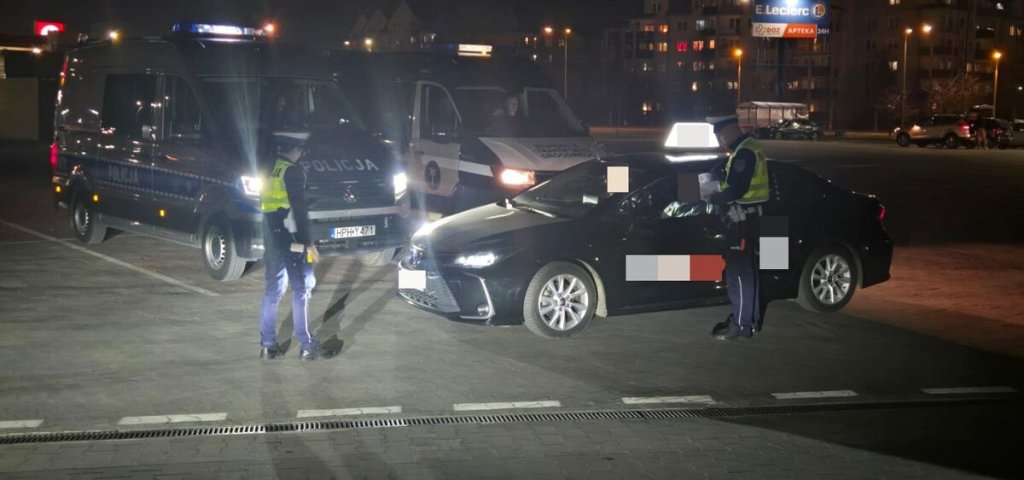 Czy pasażerowie w Ostrołęce mogą czuć się bezpiecznie? Taksówkarze pod lupą służb [ZDJĘCIA]