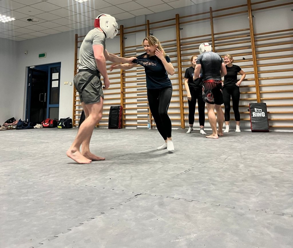 Determinacja i siła na macie: Kolejny trening kursu „Bądź bezpieczna” za nami [ZDJĘCIA]