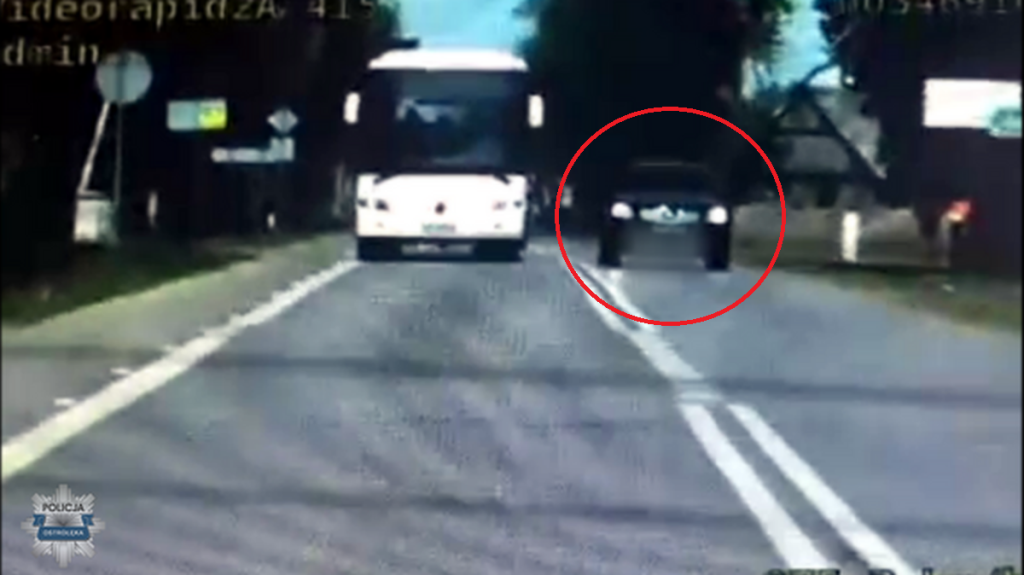 Niebezpieczne manewry na drodze! Wszystko się nagrało [WIDEO]