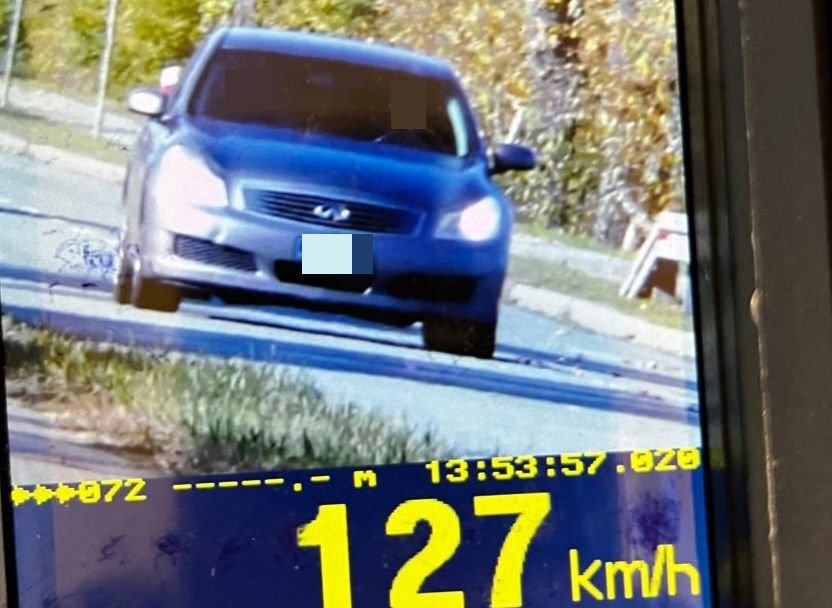 Infiniti na celowniku ostrołęckiej drogówki! Wynik pomiaru mówi sam za siebie