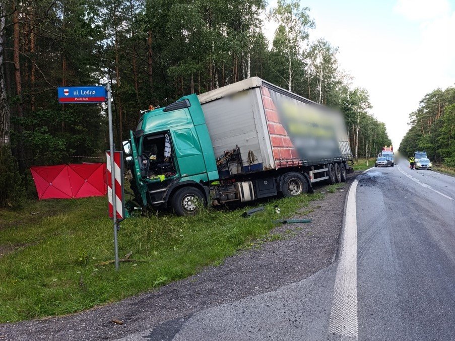 Śmiertelny wypadek na łuku drogi. Nie żyje 39-letni kierowca