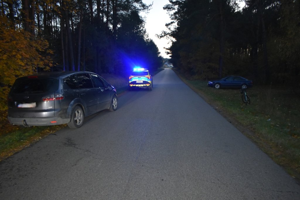 Chciała ominąć rowerzystkę. Doszło do poważnego wypadku