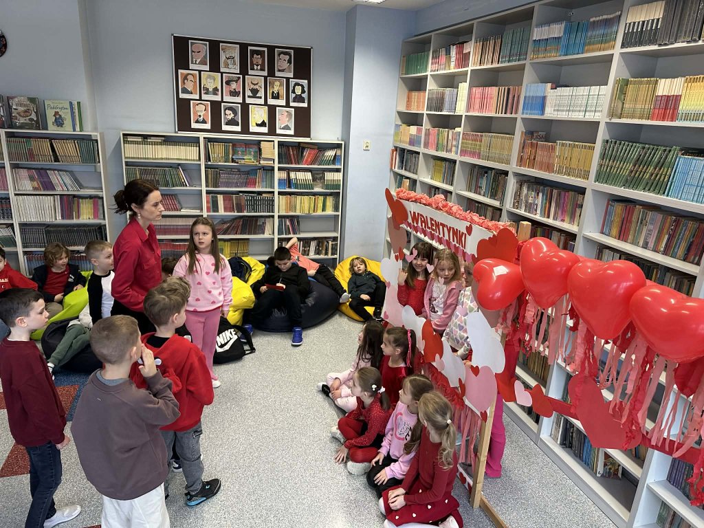 Walentynki w "dziesiątce". Szkoła to też miejsce budowania relacji! [ZDJĘCIA]